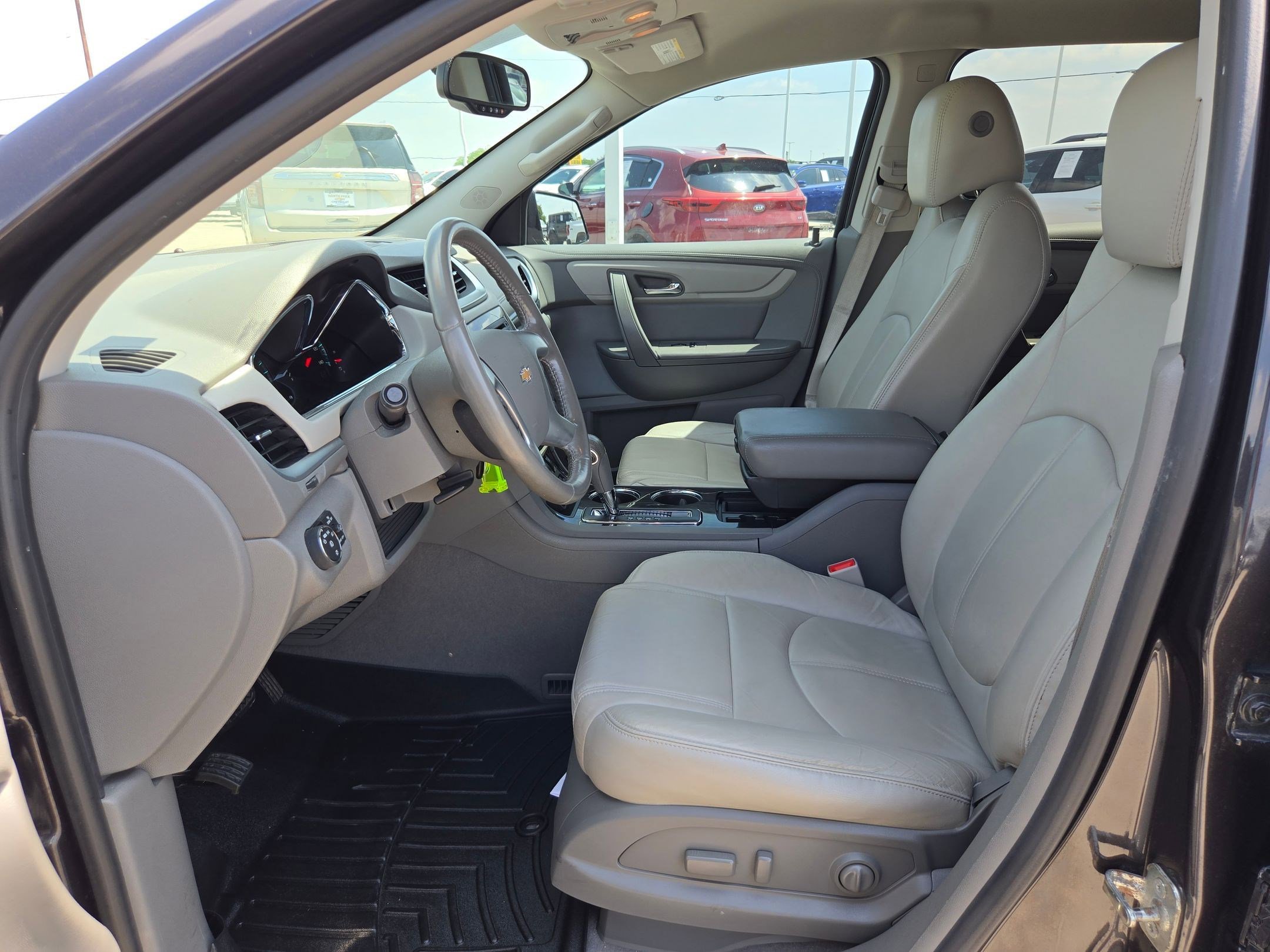 Used 2017 Chevrolet Traverse LT FWD image 9