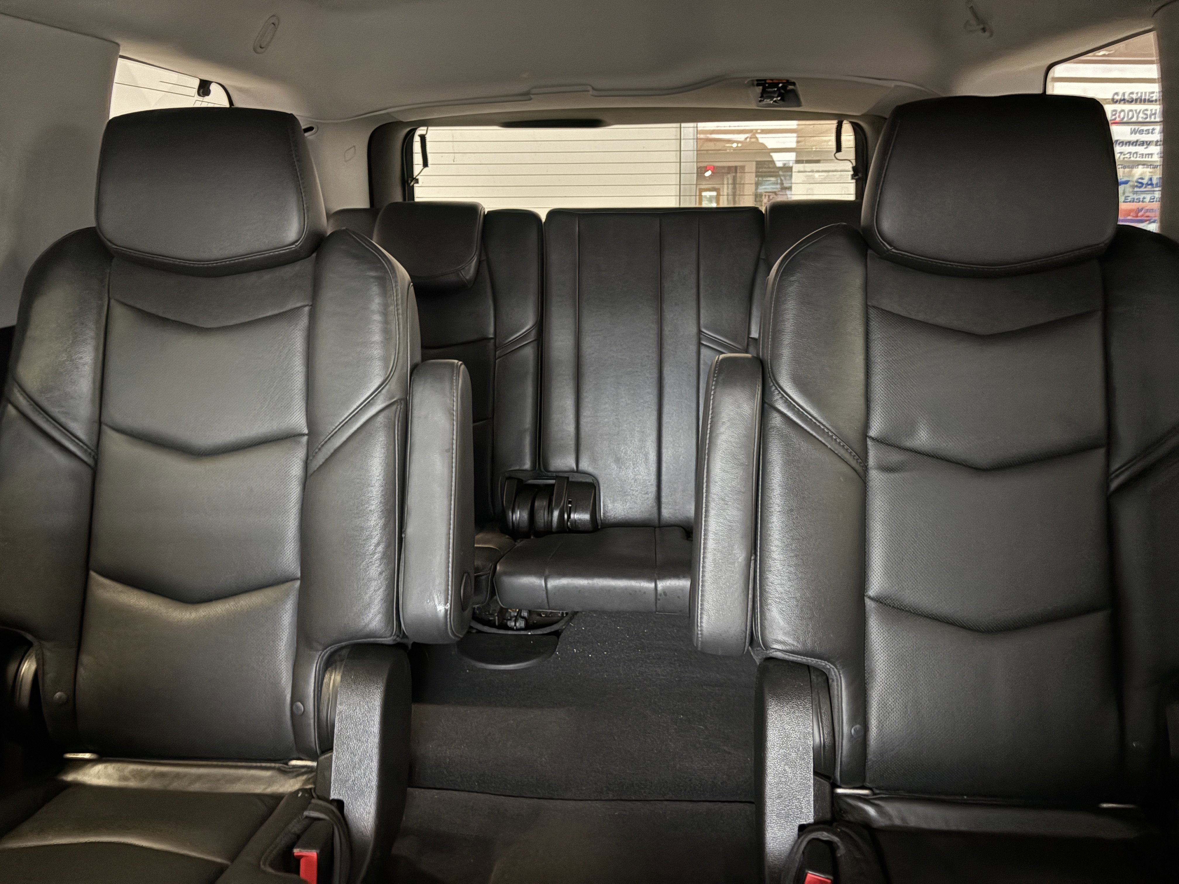 Used 2017 Cadillac Escalade Luxury image 23