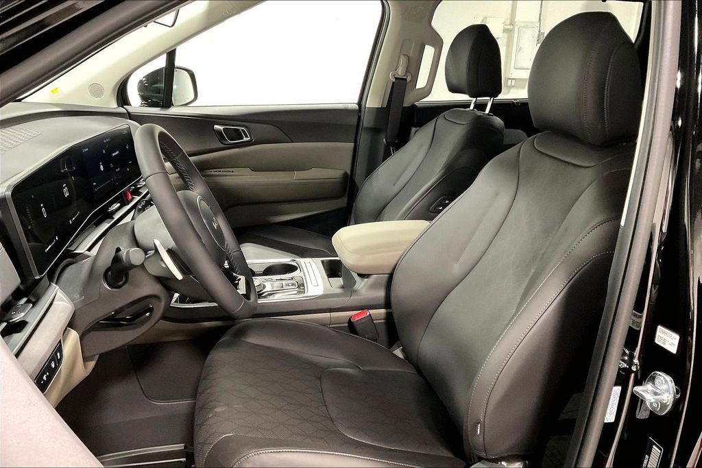 New 2026 Kia Carnival EX FWD image 25