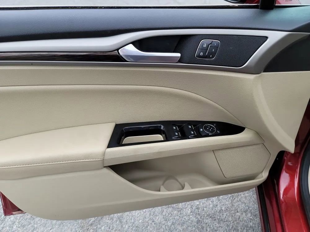 Used 2013 Ford Fusion SE FWD image 12