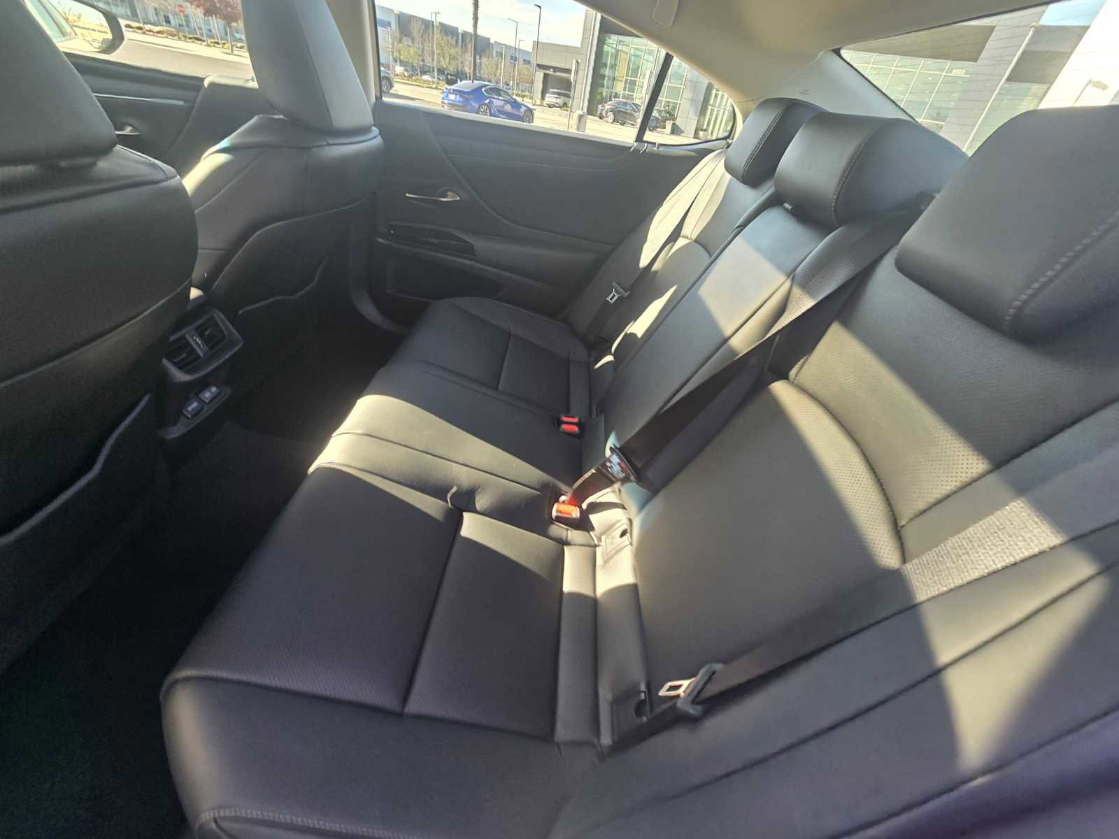 Used 2025 Lexus ES 300h w/ Premium Package image 20