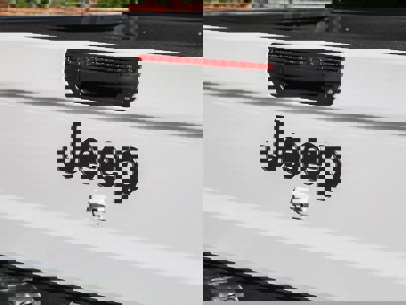 Used 2023 Jeep Gladiator Willys image 17