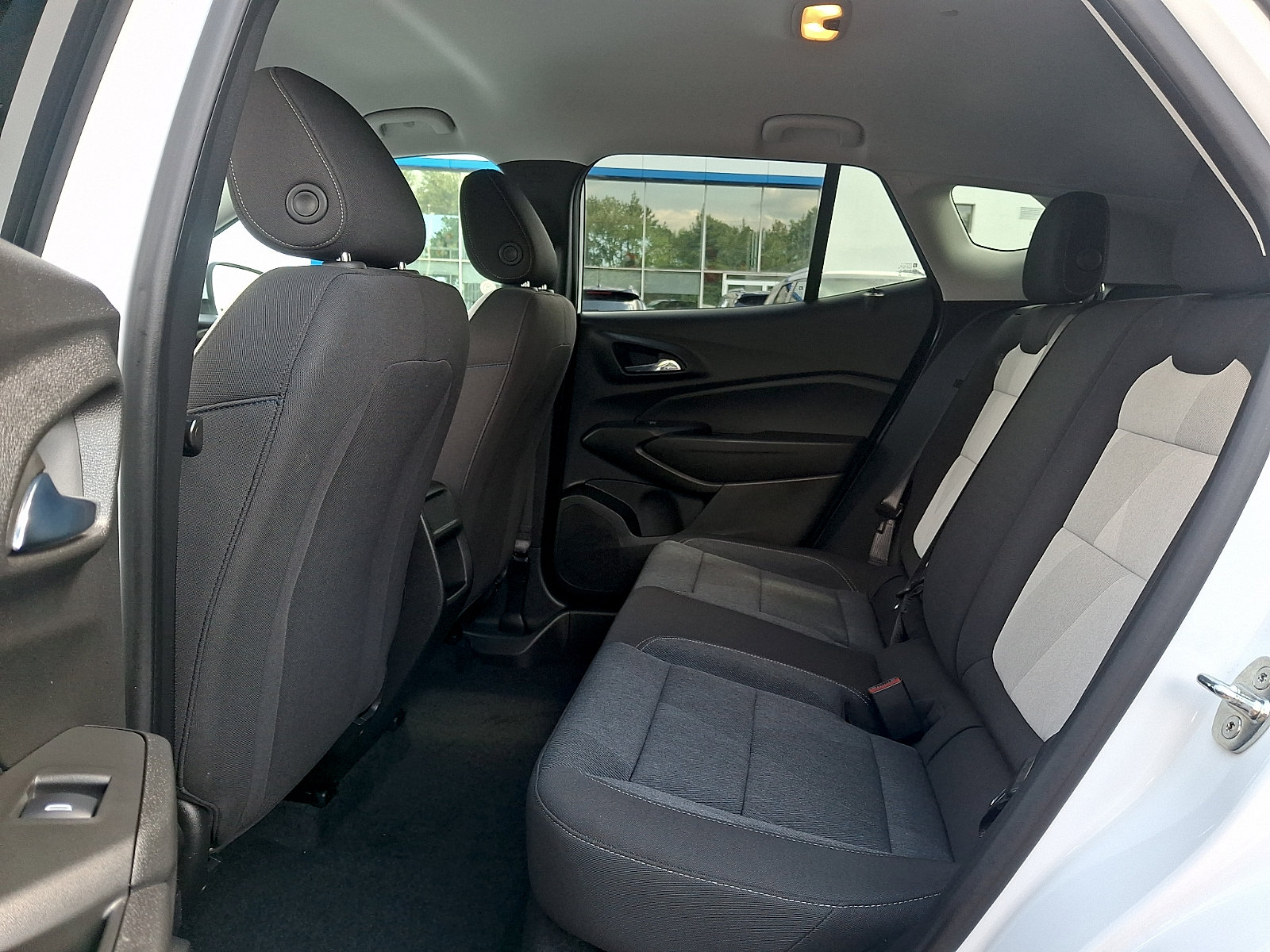 Used 2024 Chevrolet Trax LS w/ LS Convenience Package FWD image 10