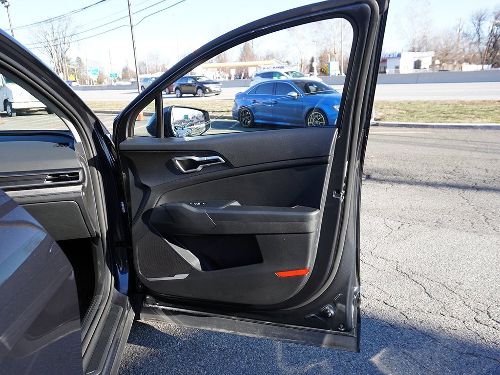 Used 2025 Kia Sportage LX image 21