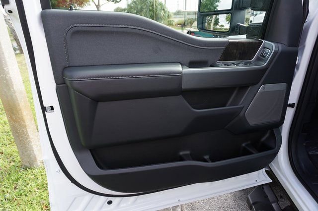 New 2026 Ford F350 Lariat w/ Black Appearance Package image 35
