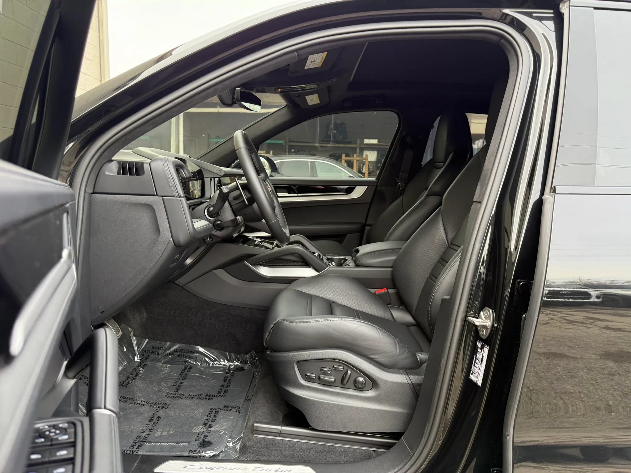 Used 2024 Porsche Cayenne Turbo AWD/4WD image 33