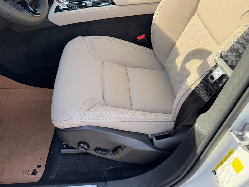 New 2026 Volvo XC90 B5 Plus w/ Protection Package image 15