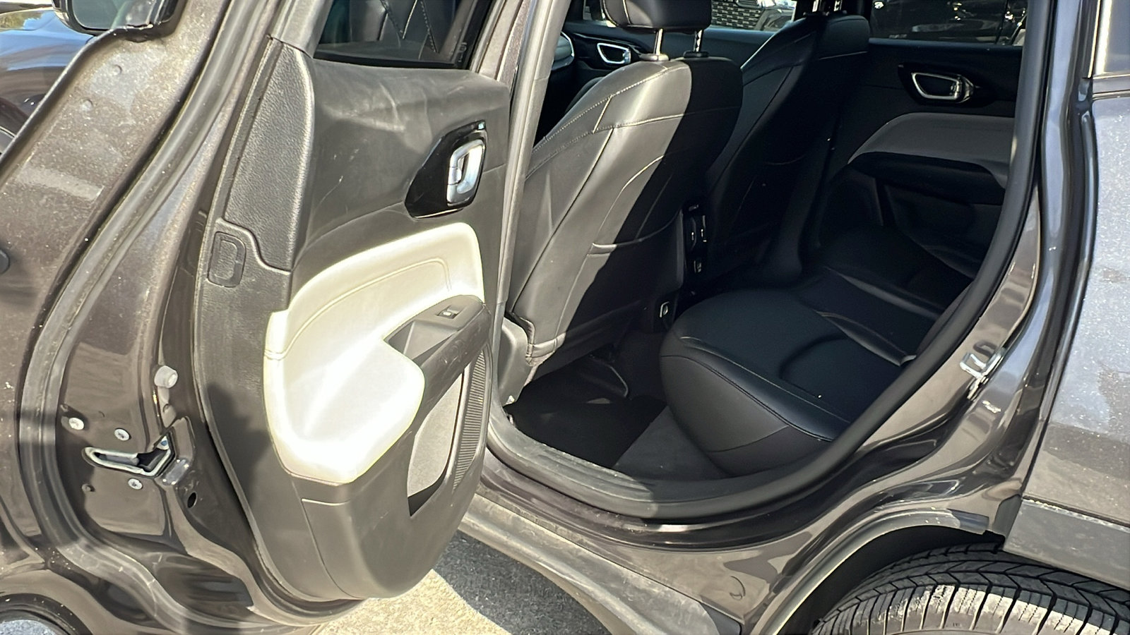 Used 2024 Jeep Compass Limited image 22