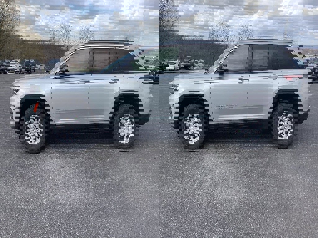 New 2025 Jeep Grand Cherokee Laredo w/ Luxury Tech Group I image 6