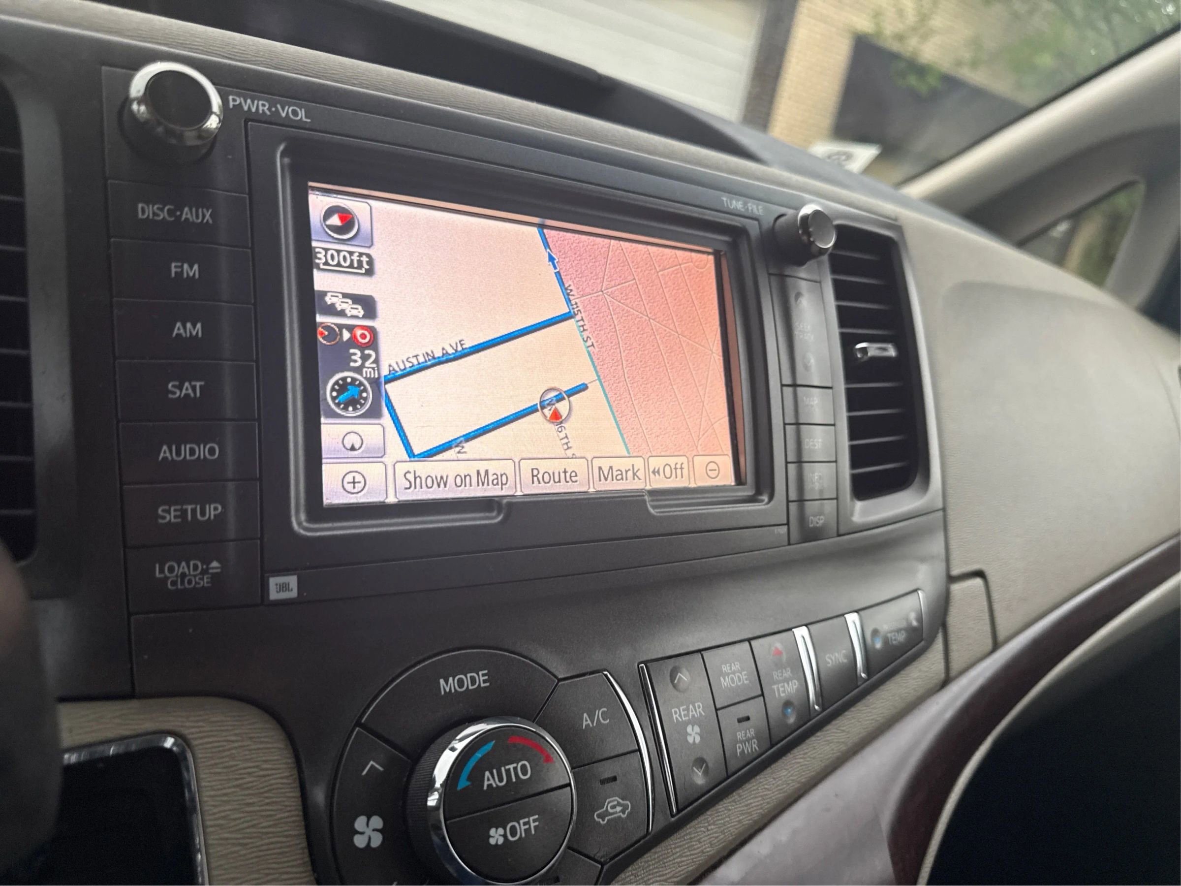 Used 2011 Toyota Sienna XLE w/ XLE Navigation Pkg FWD image 16