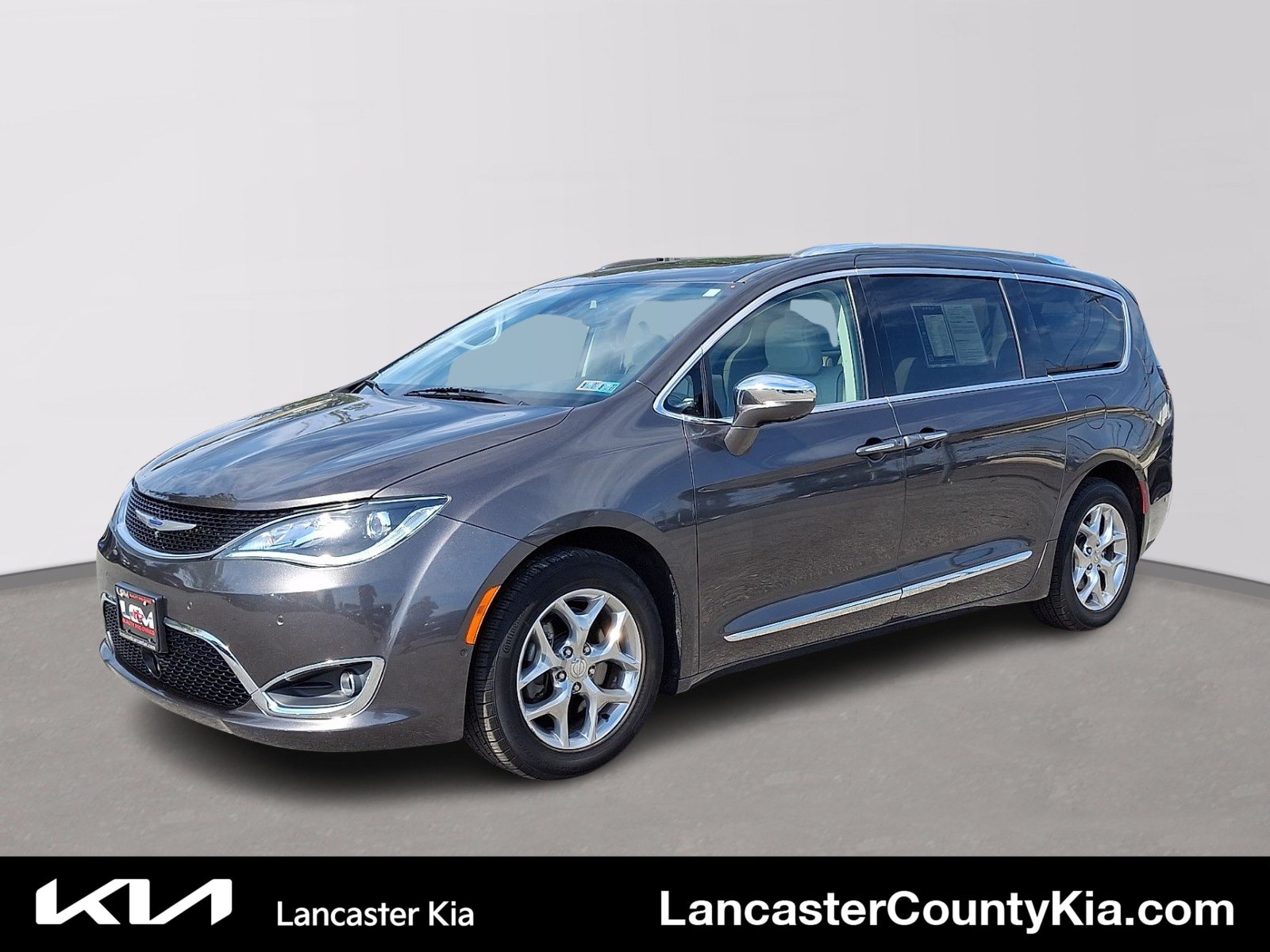 Used 2019 Chrysler Pacifica Limited w/ Advanced Safetytec Group FWD image 1
