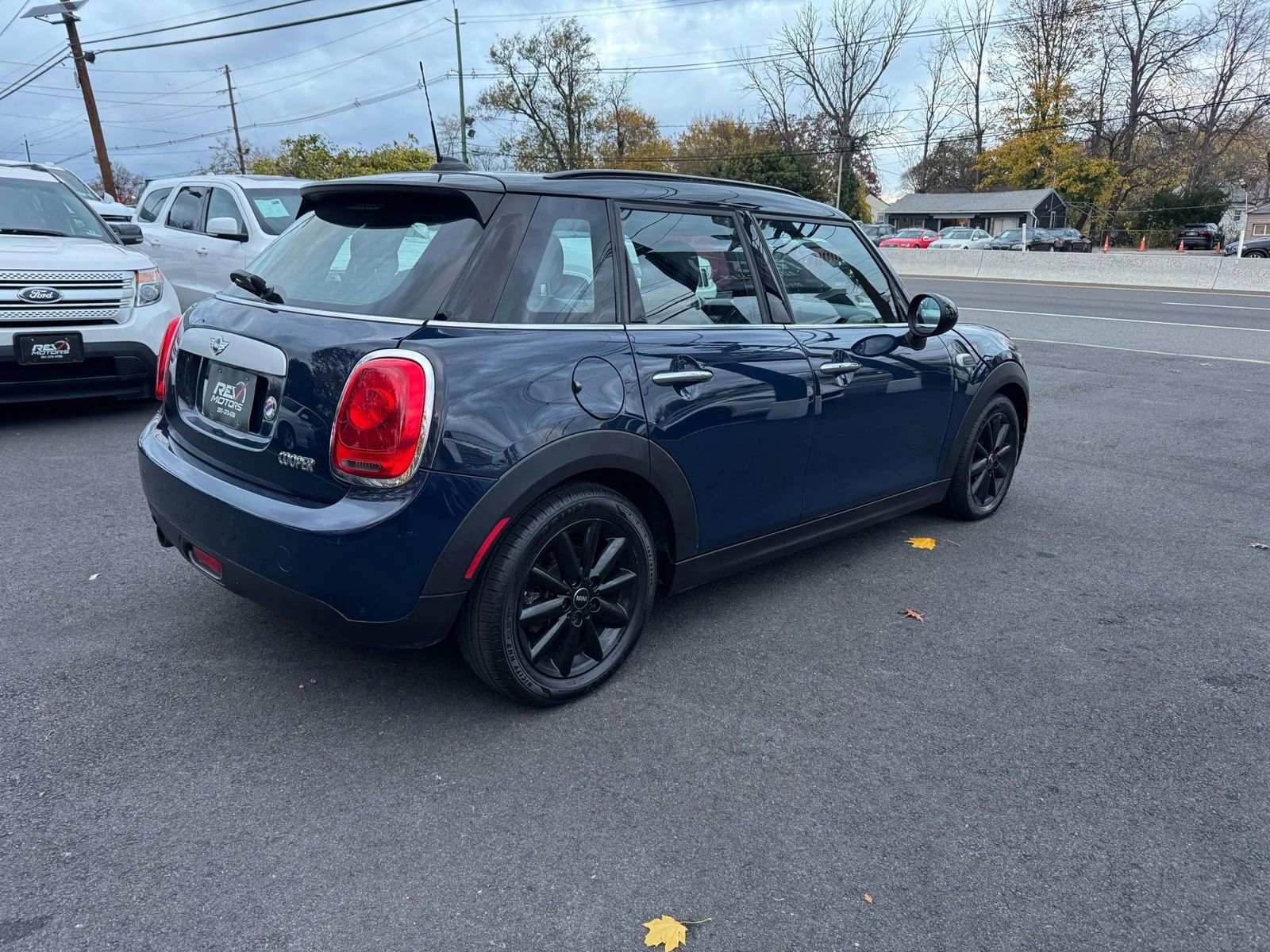 Used 2015 MINI Cooper 4-Door Hardtop image 9