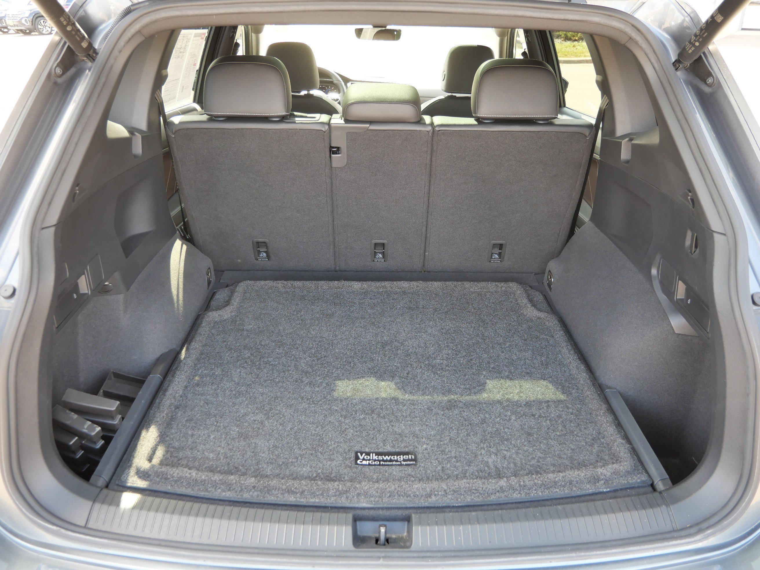 Used 2022 Volkswagen Tiguan SEL R-Line image 18