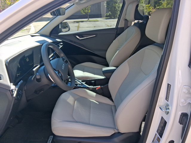 Used 2023 Kia Niro EX FWD image 12