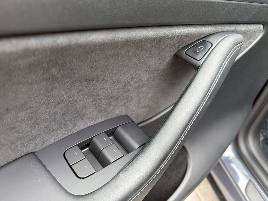 Used 2023 Tesla Model Y Long Range image 11