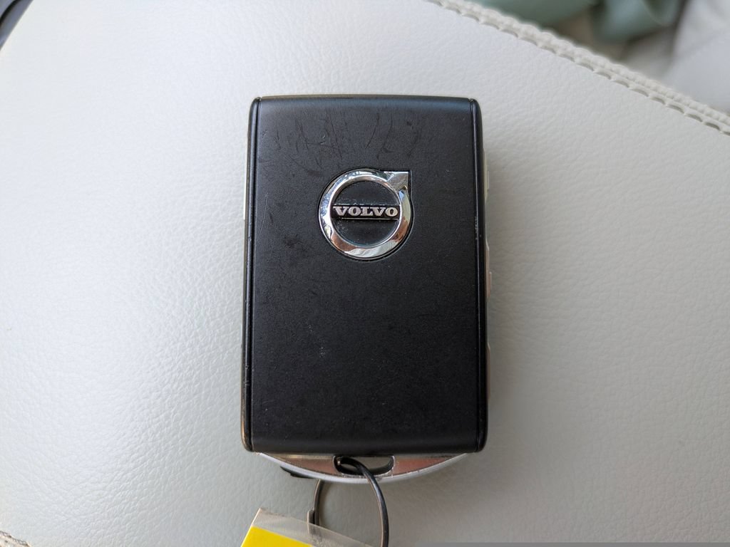 Certified 2022 Volvo XC40 T4 Momentum FWD image 30