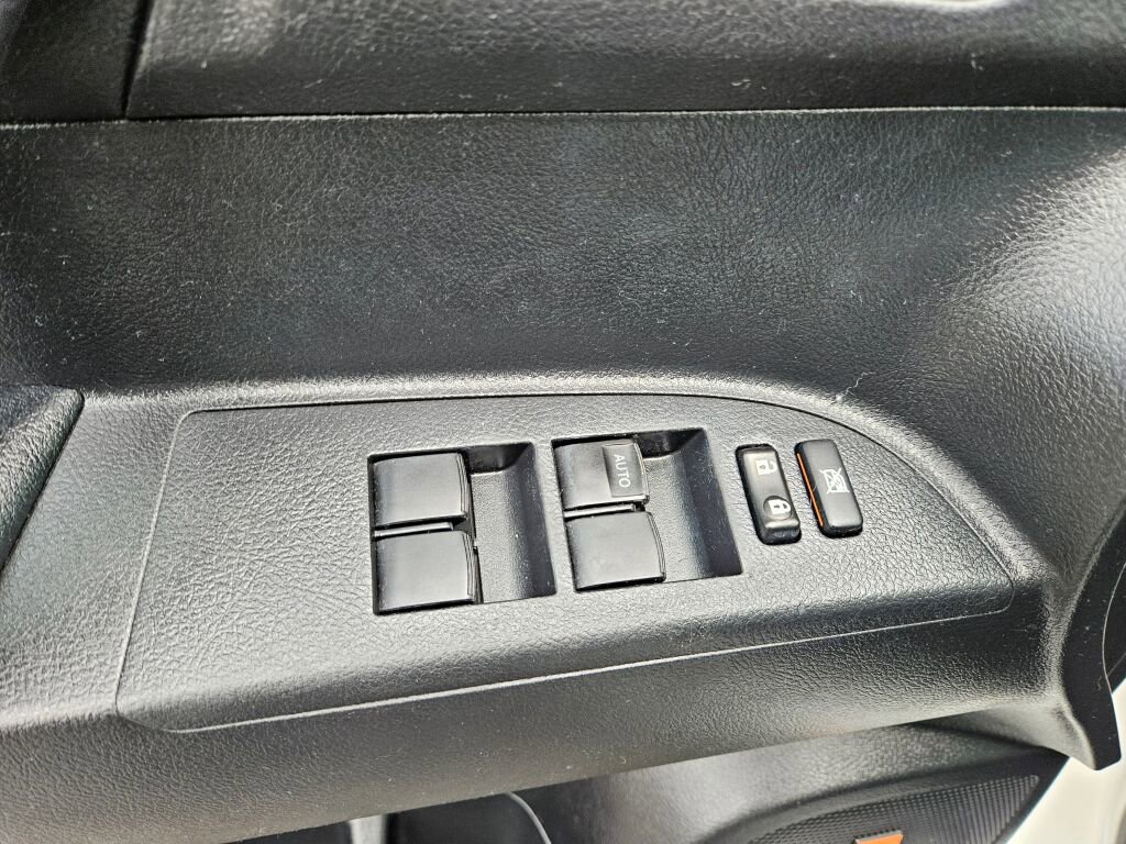 Used 2013 Toyota Highlander Limited image 25