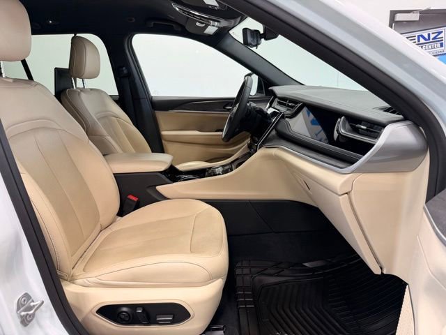 Used 2023 Jeep Grand Cherokee Limited w/ Rear Seat Video Group I AWD/4WD image 22