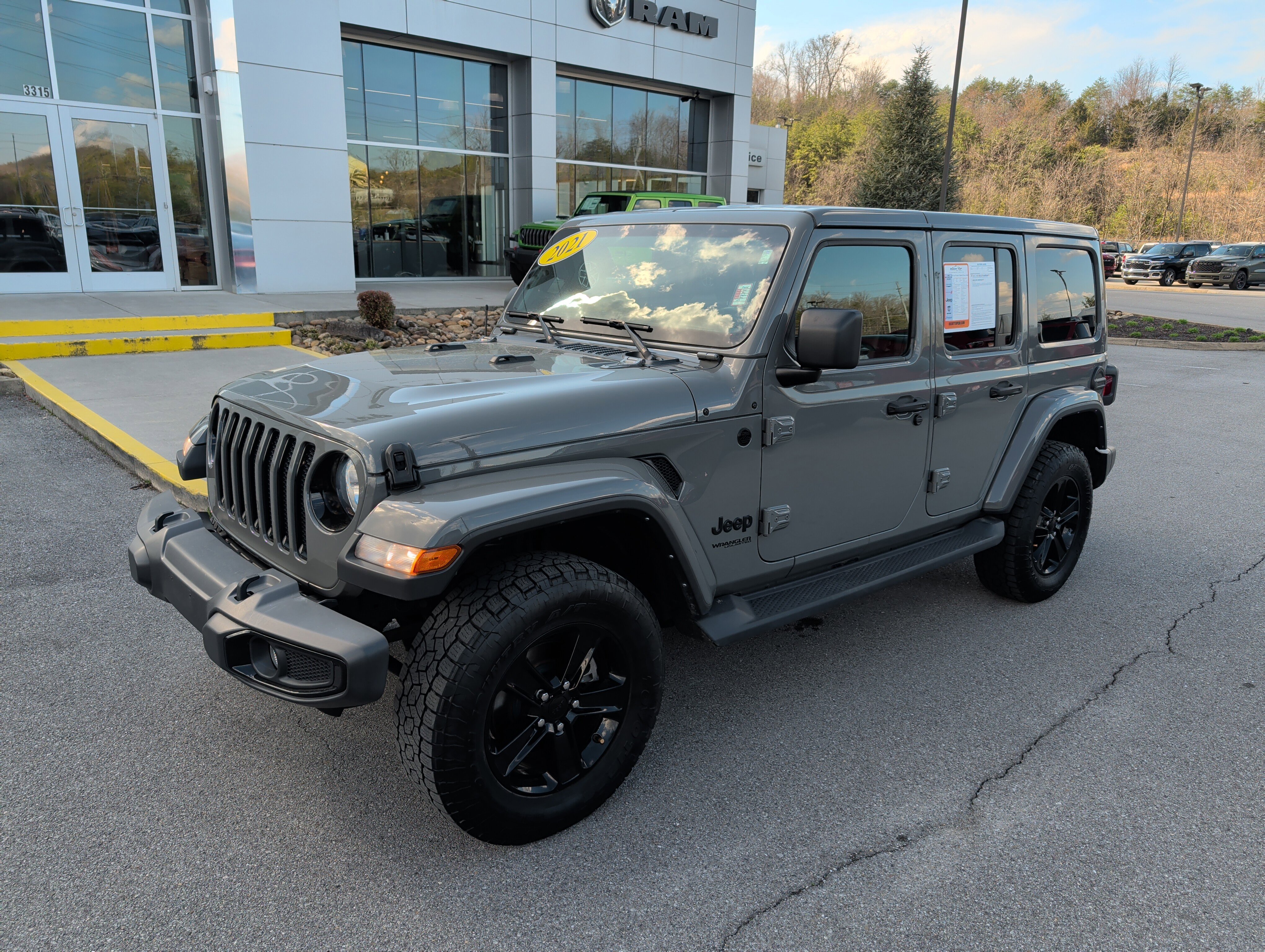 Used 2021 Jeep Wrangler Unlimited Sahara image 2