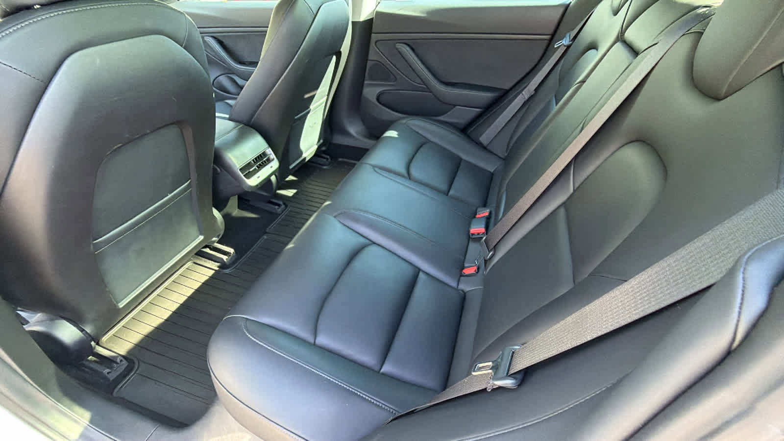 Used 2019 Tesla Model 3 Long Range AWD/4WD image 16