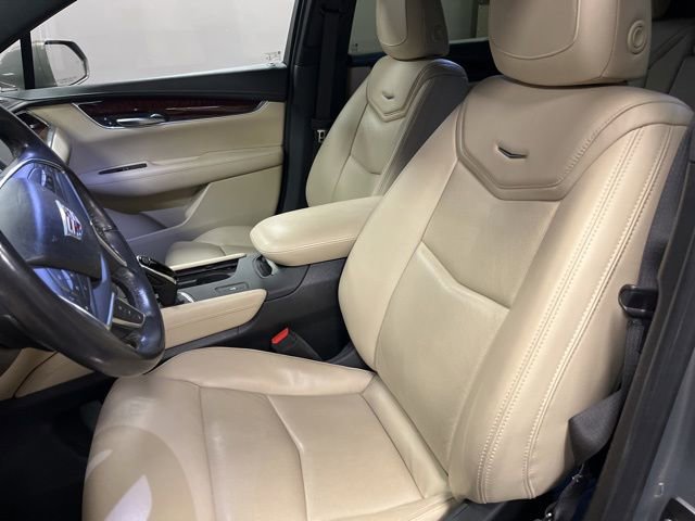 Used 2018 Cadillac XT5 Luxury w/ Driver Awareness Package image 11