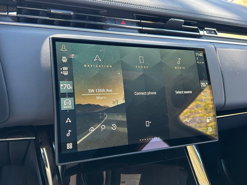 Used 2025 Land Rover Range Rover Sport SE image 21