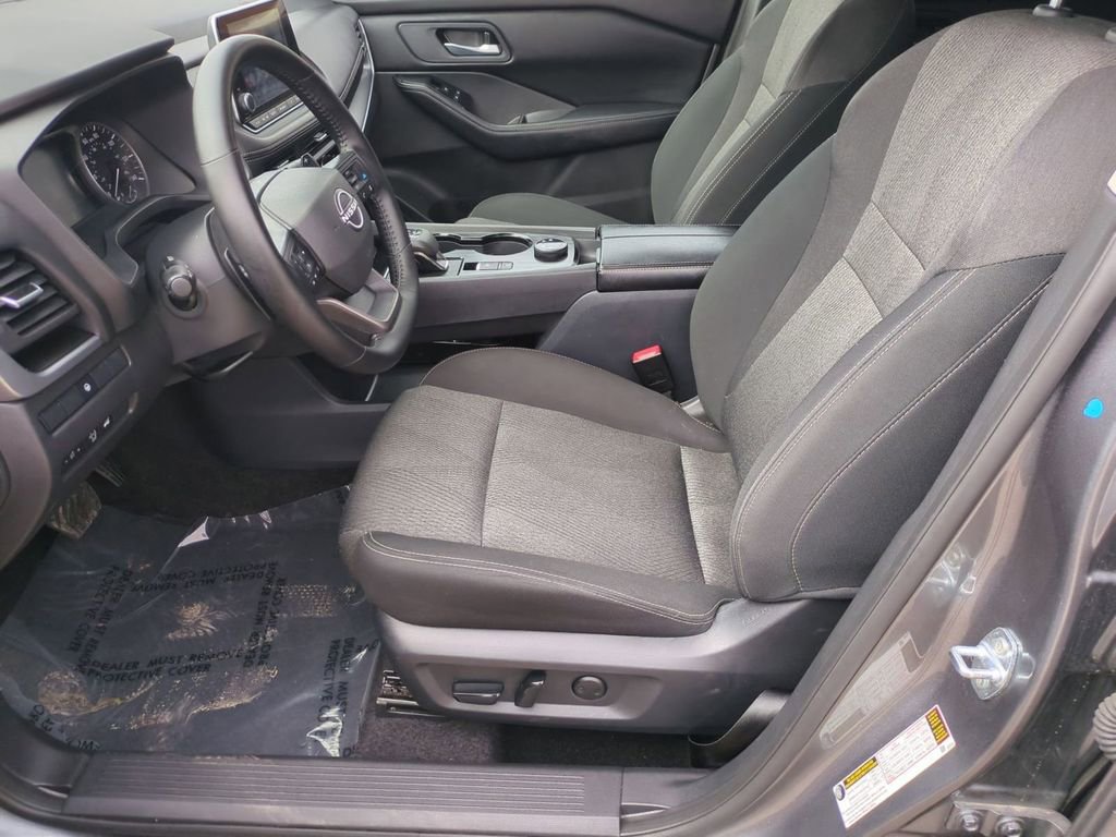 Used 2025 Nissan Rogue SV image 18