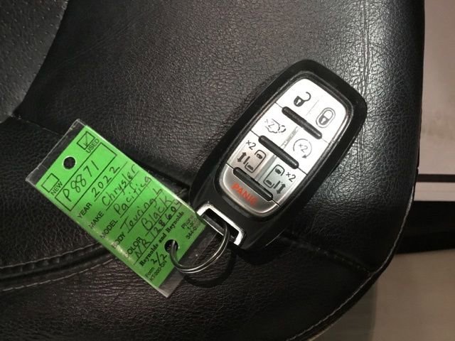 Used 2022 Chrysler Pacifica Touring-L image 54