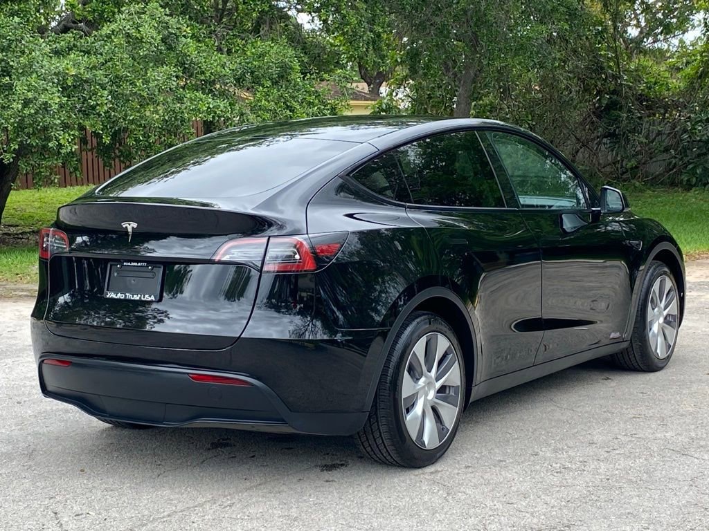 Used 2023 Tesla Model Y 2WD image 9