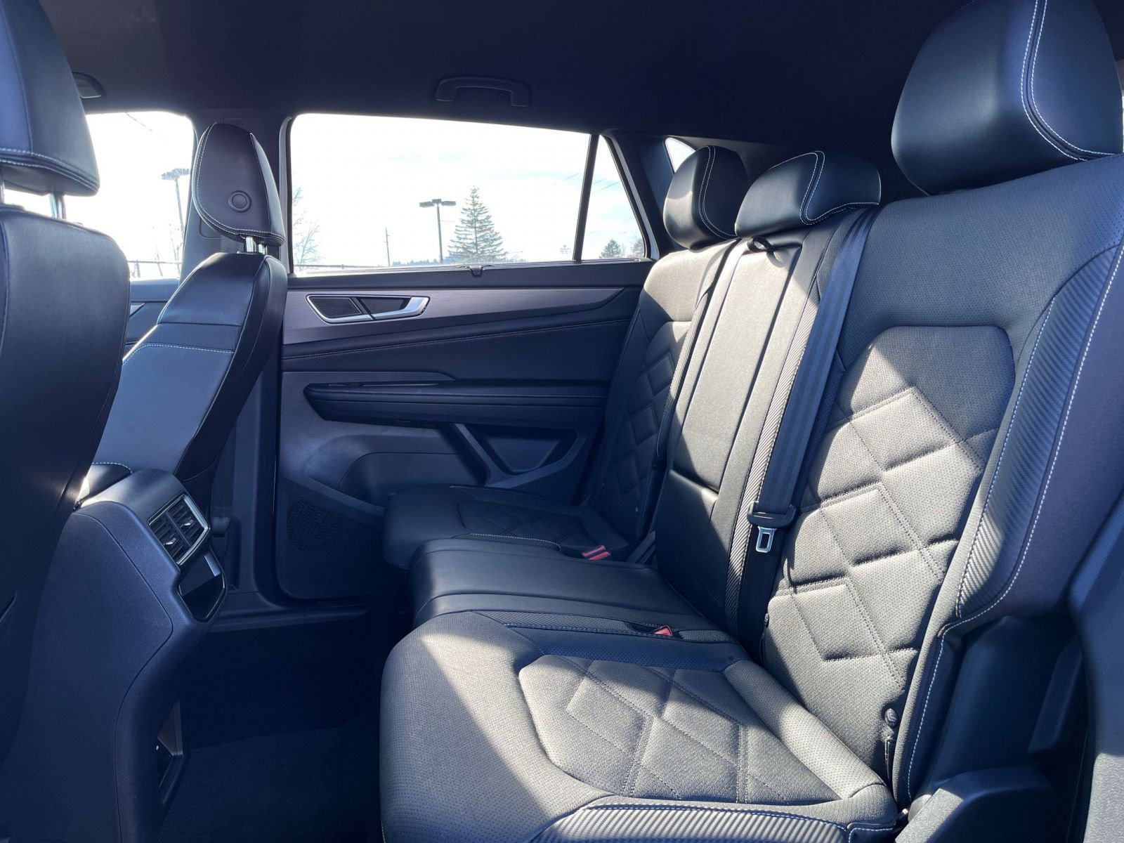 Used 2024 Volkswagen Atlas Cross Sport SE image 28