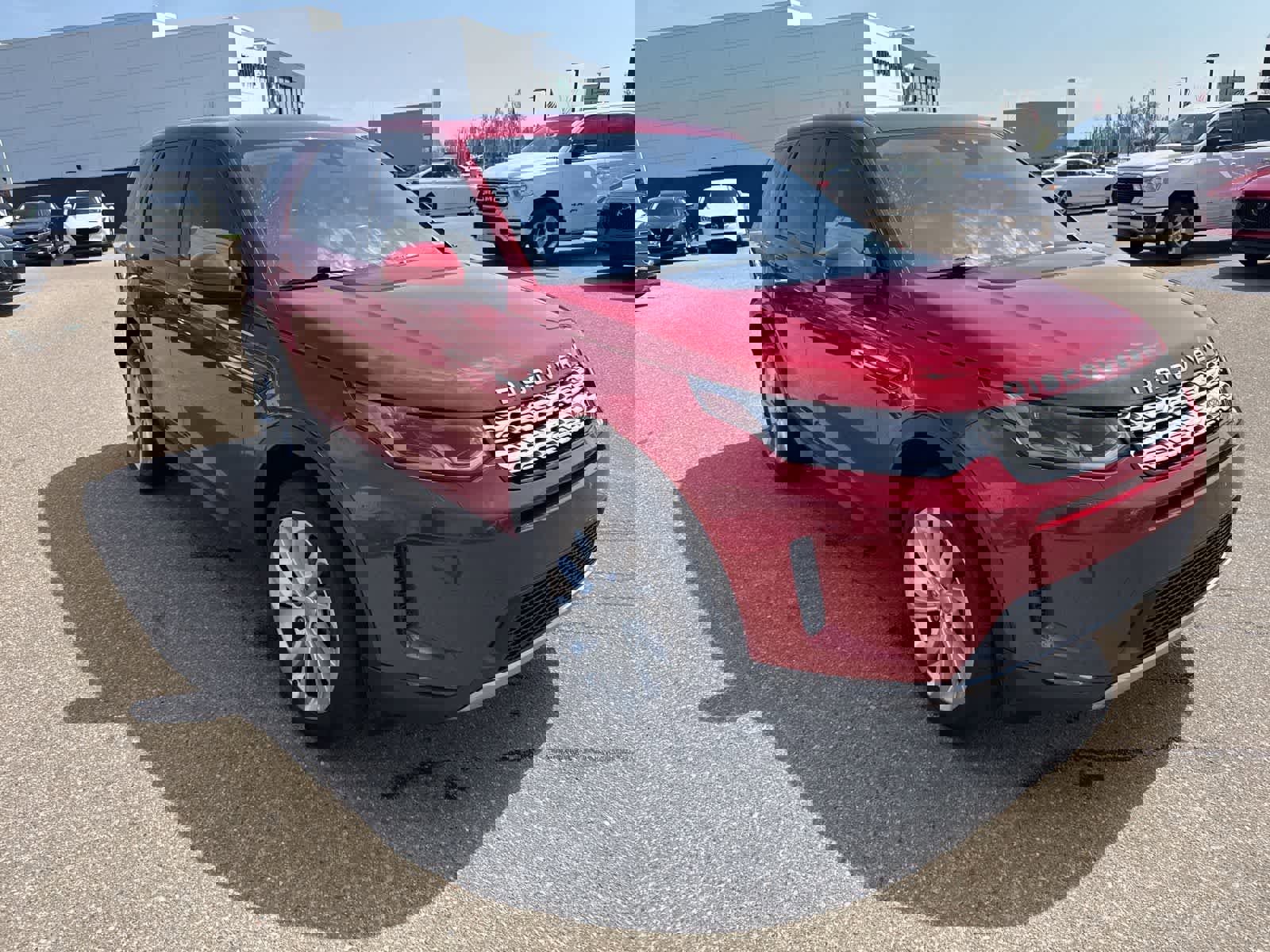 Used 2020 Land Rover Discovery Sport SE image 3