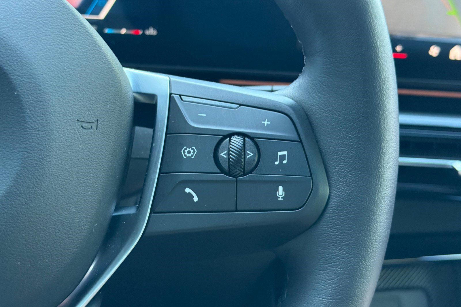 Used 2025 BMW X1 xDrive28i w/ Technology Package image 31