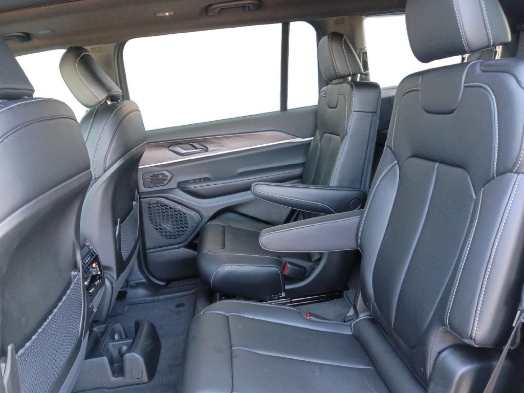New 2027 Jeep Grand Cherokee L Limited w/ Limited Altitude Package AWD/4WD image 22