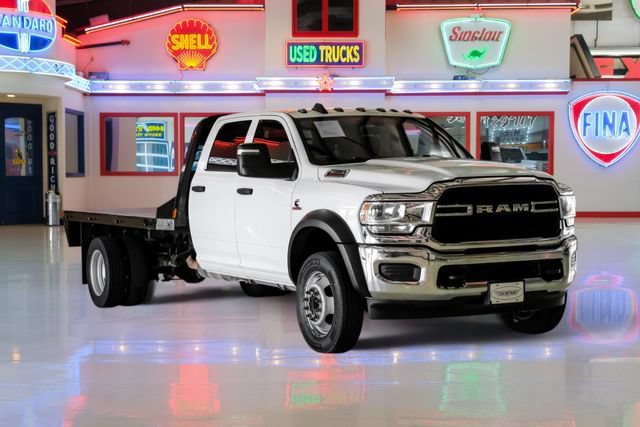 Used 2024 RAM 5500 Tradesman w/ Chrome Appearance Group AWD/4WD image 1