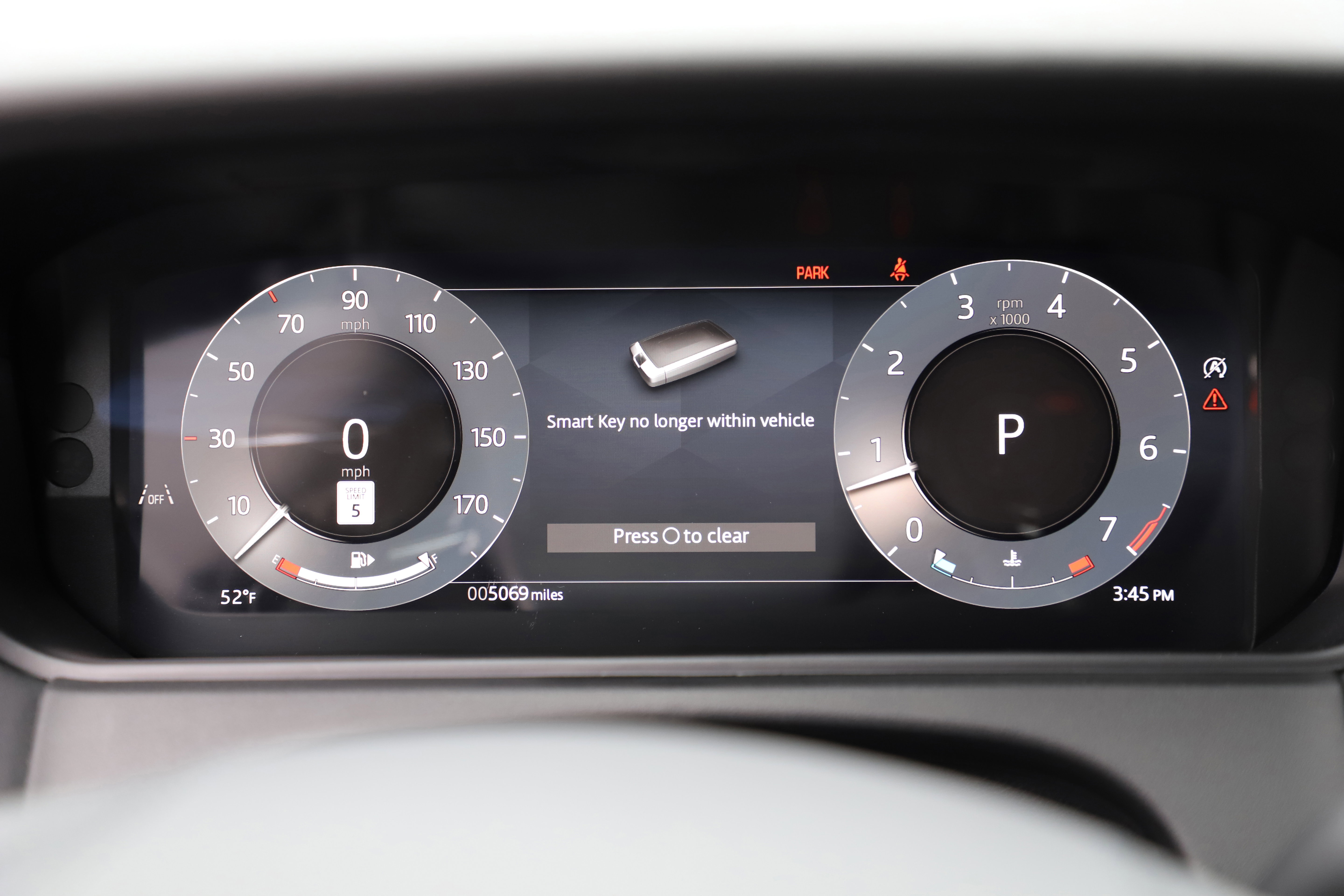 Certified 2026 Land Rover Range Rover Velar Dynamic SE AWD/4WD image 21