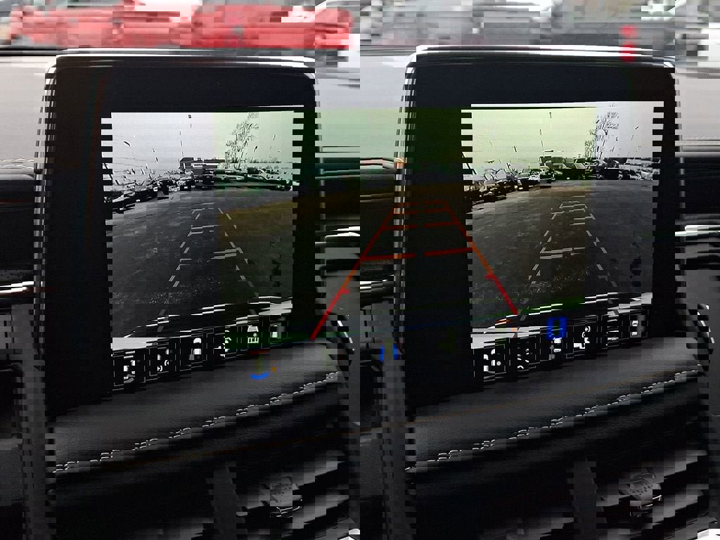 Certified 2024 GMC Yukon SLT w/ SLT Luxury Package image 18