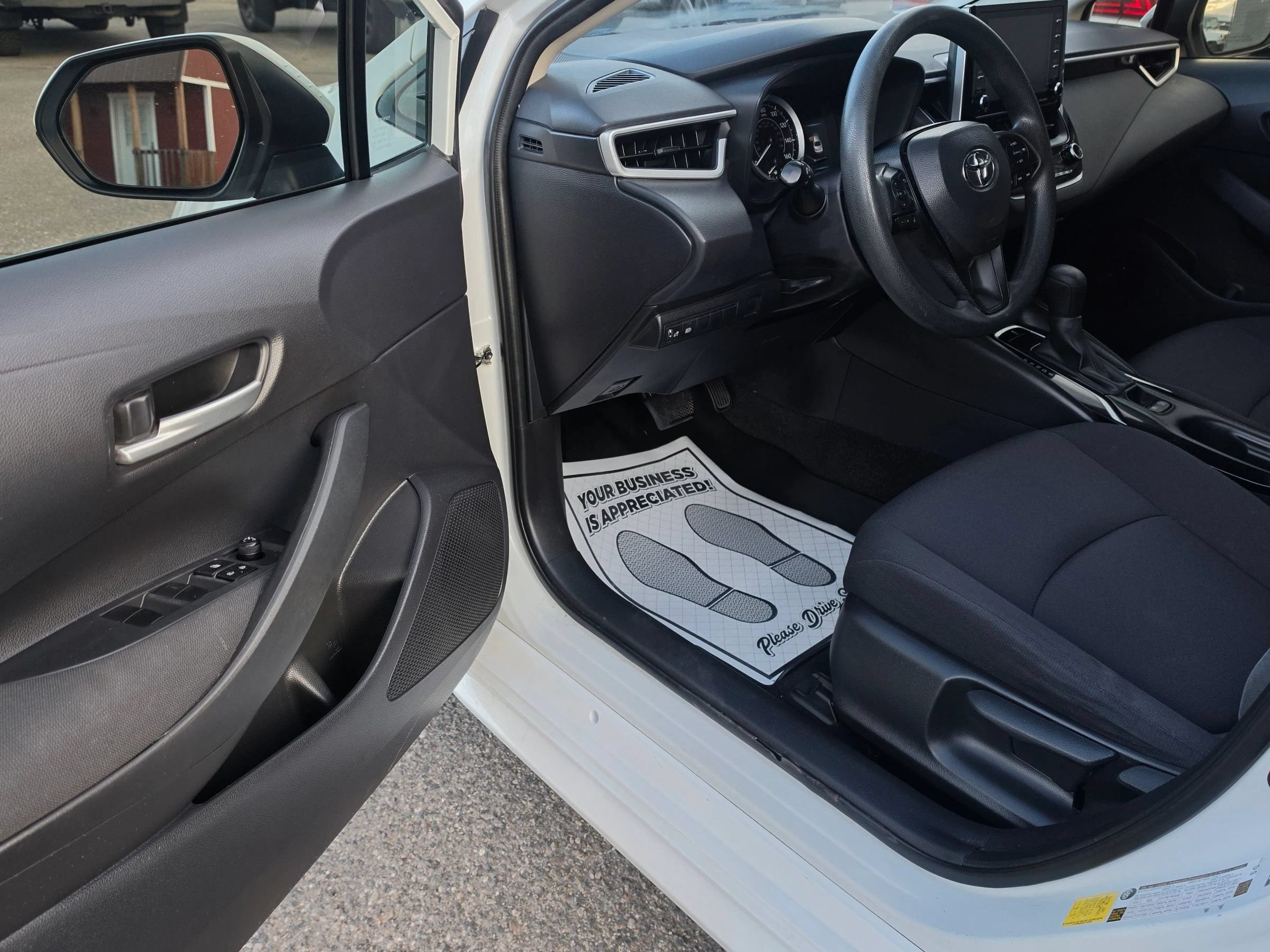 Used 2021 Toyota Corolla LE w/ Carpet Mat Package (TMS) FWD image 14