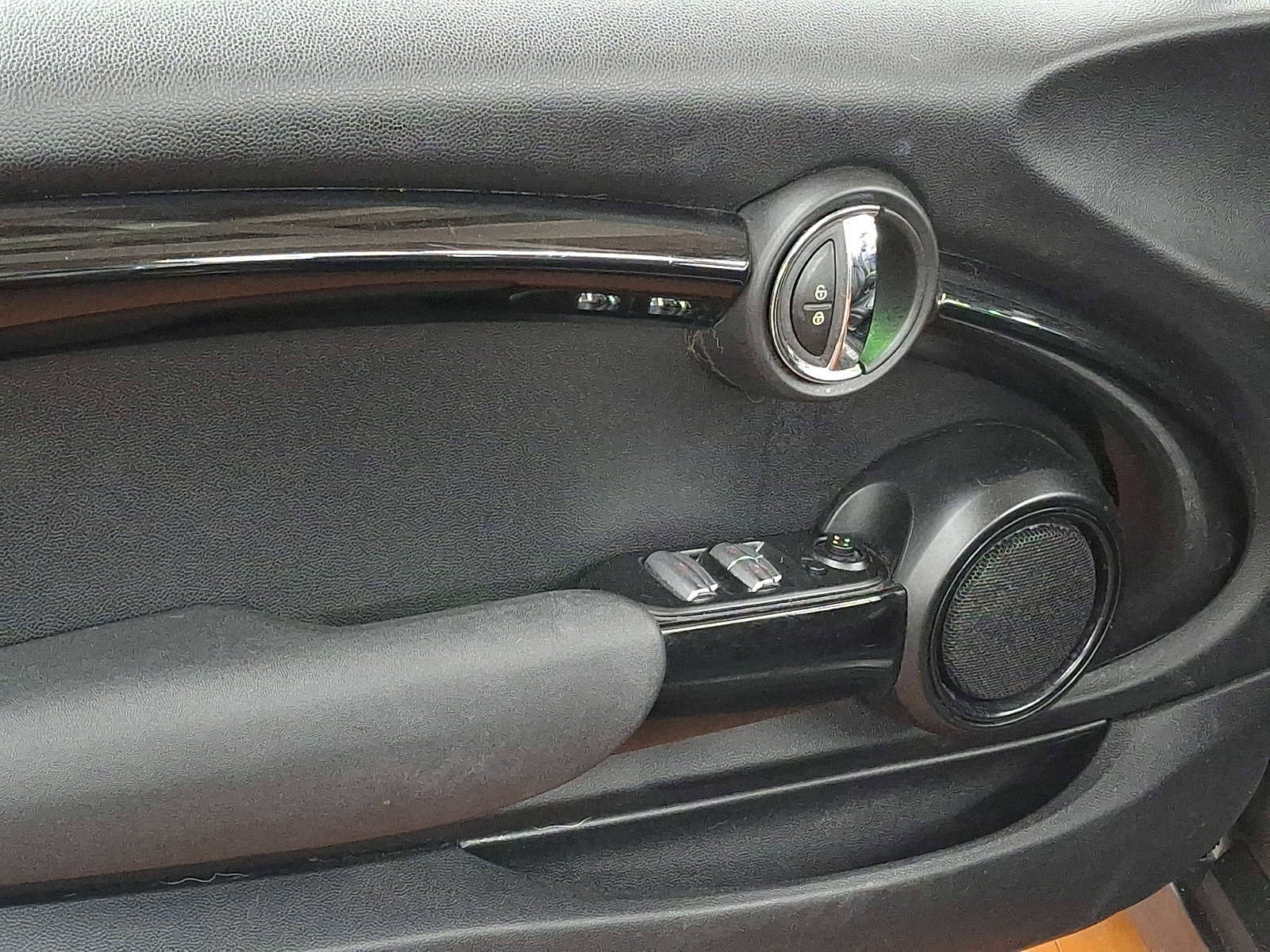 Used 2016 MINI Cooper S image 13