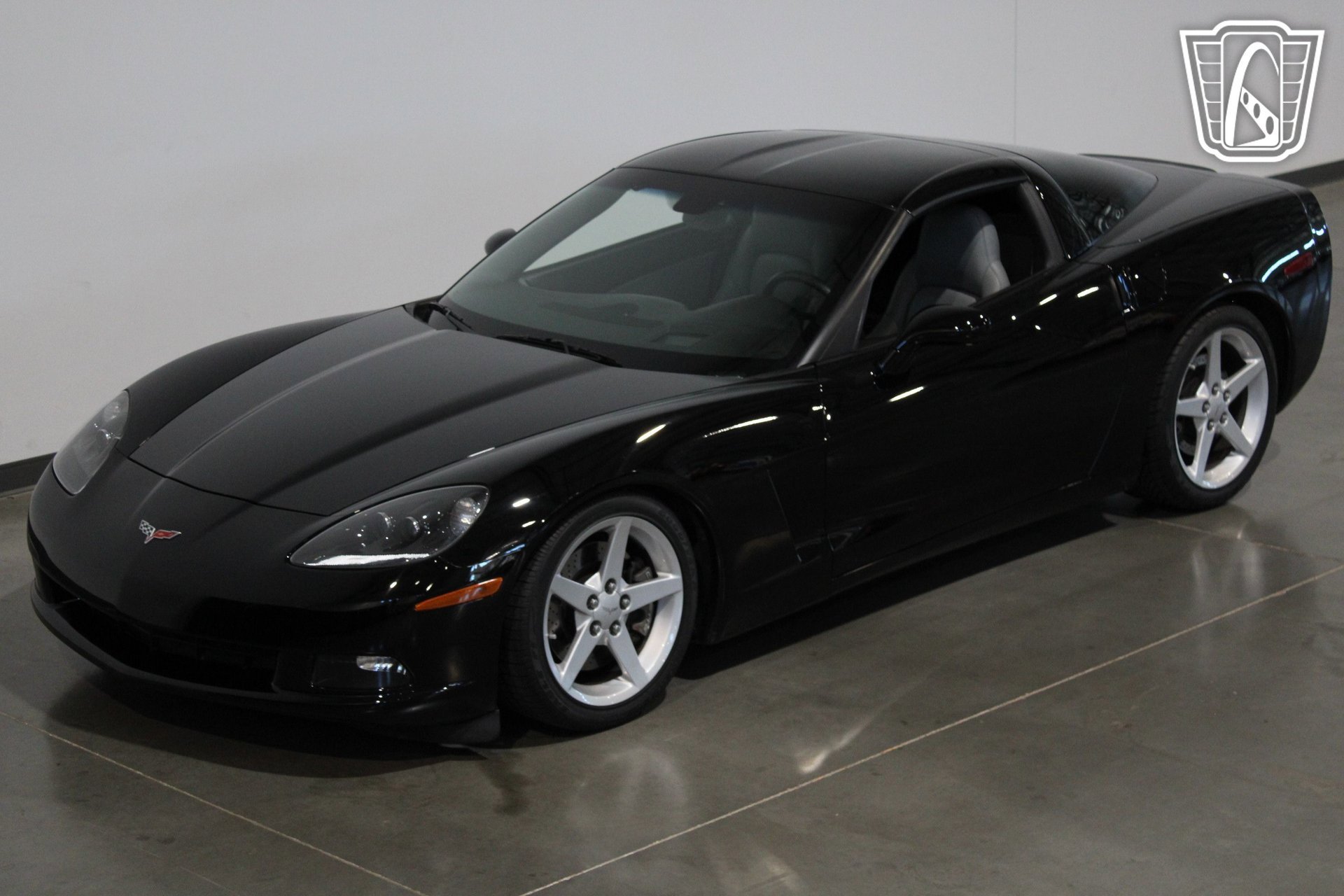 Used 2005 Chevrolet Corvette Coupe w/ Preferred Equipment Group RWD image 9