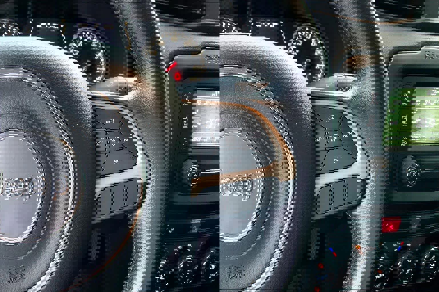 Used 2015 Jeep Renegade Latitude w/ Popular Equipment Group image 24