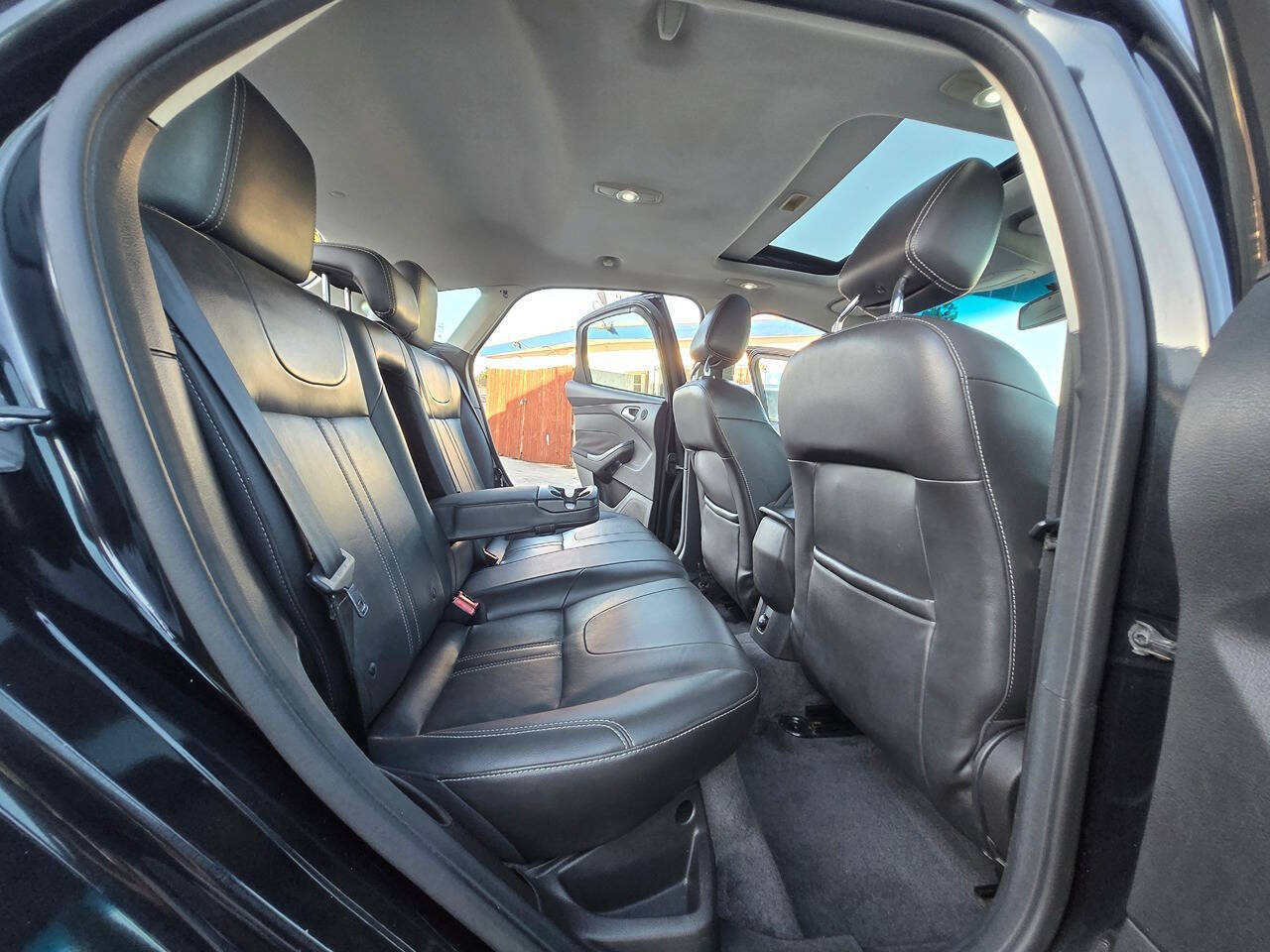 Used 2012 Ford Focus Titanium FWD image 33