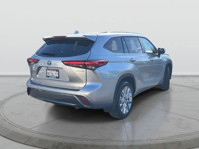 Used 2023 Toyota Highlander Limited AWD/4WD image 4