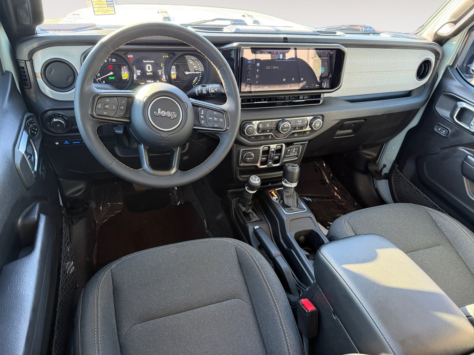 Used 2024 Jeep Wrangler Unlimited w/ Convenience Group AWD/4WD image 15