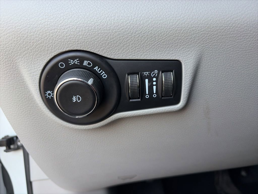 Used 2024 Jeep Compass Latitude image 15