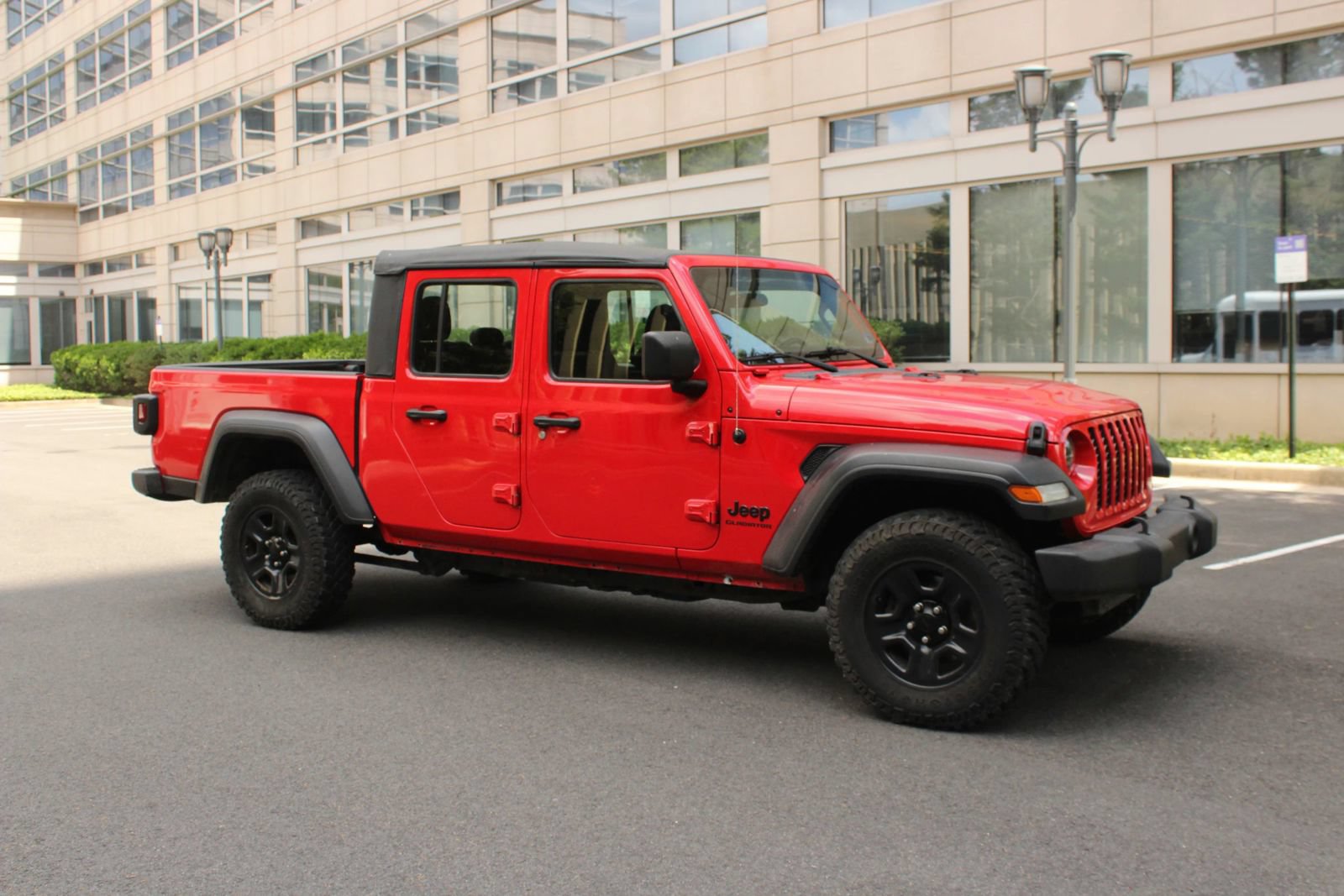Used 2020 Jeep Gladiator Sport AWD/4WD image 2