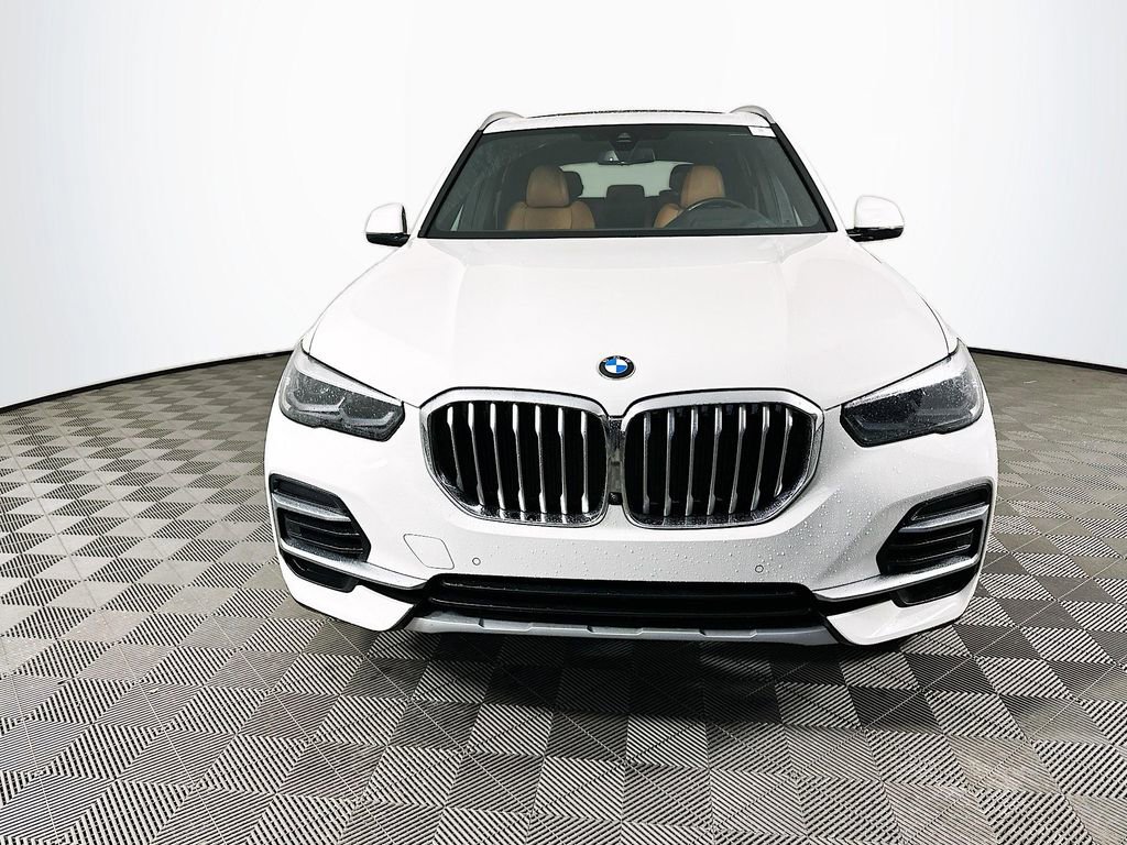 Used 2023 BMW X5 xDrive40i w/ Premium Package image 3