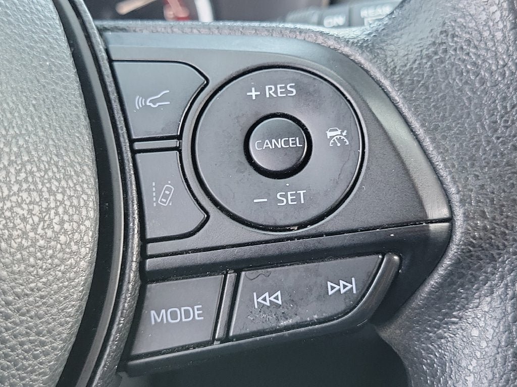 Used 2025 Toyota RAV4 XLE AWD/4WD image 25