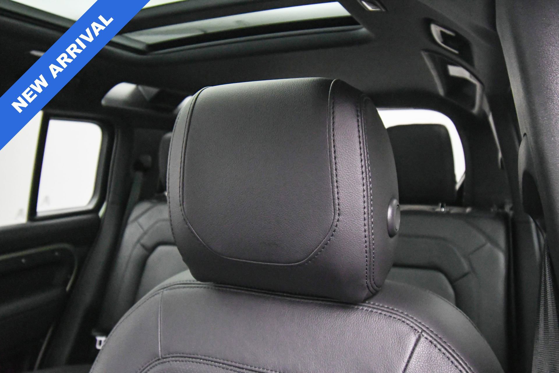 Used 2024 Land Rover Defender 110 S image 50