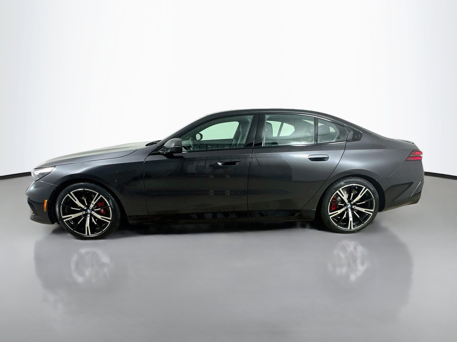 New 2027 BMW 550e xDrive AWD/4WD image 8