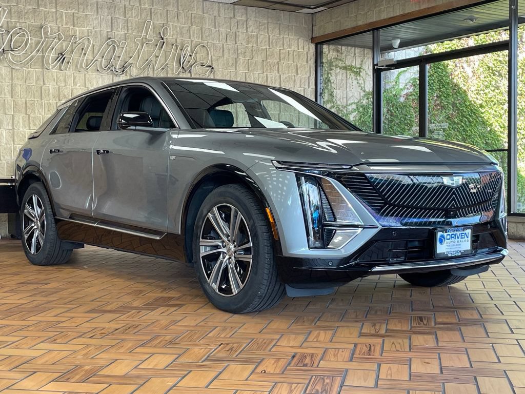 Used 2024 Cadillac Lyriq Luxury w/ LPO, Floor Liner Package RWD image 7